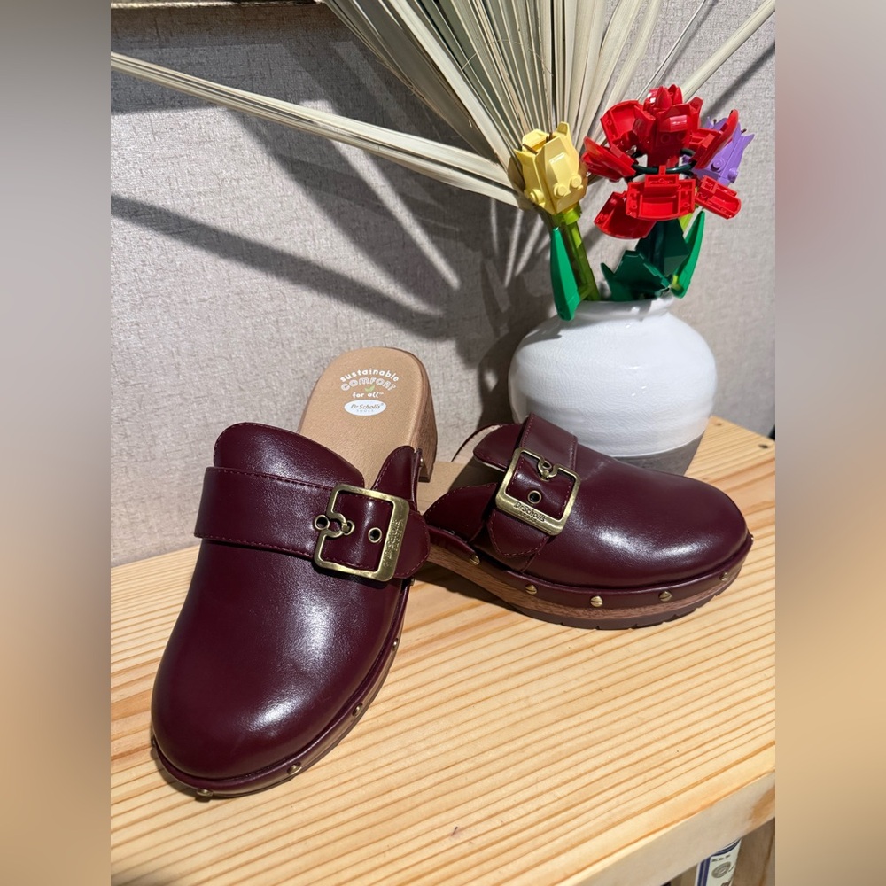 Dr. Scholl's Musse & Cloud Burgundy Comfort Mules with Buckle.